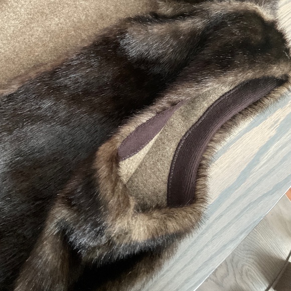 Faux Fur Vest. OUTDOOR EDITION by PARKHURST.  EXCELLENT CONDITION! Very pretty! - Picture 5 of 9